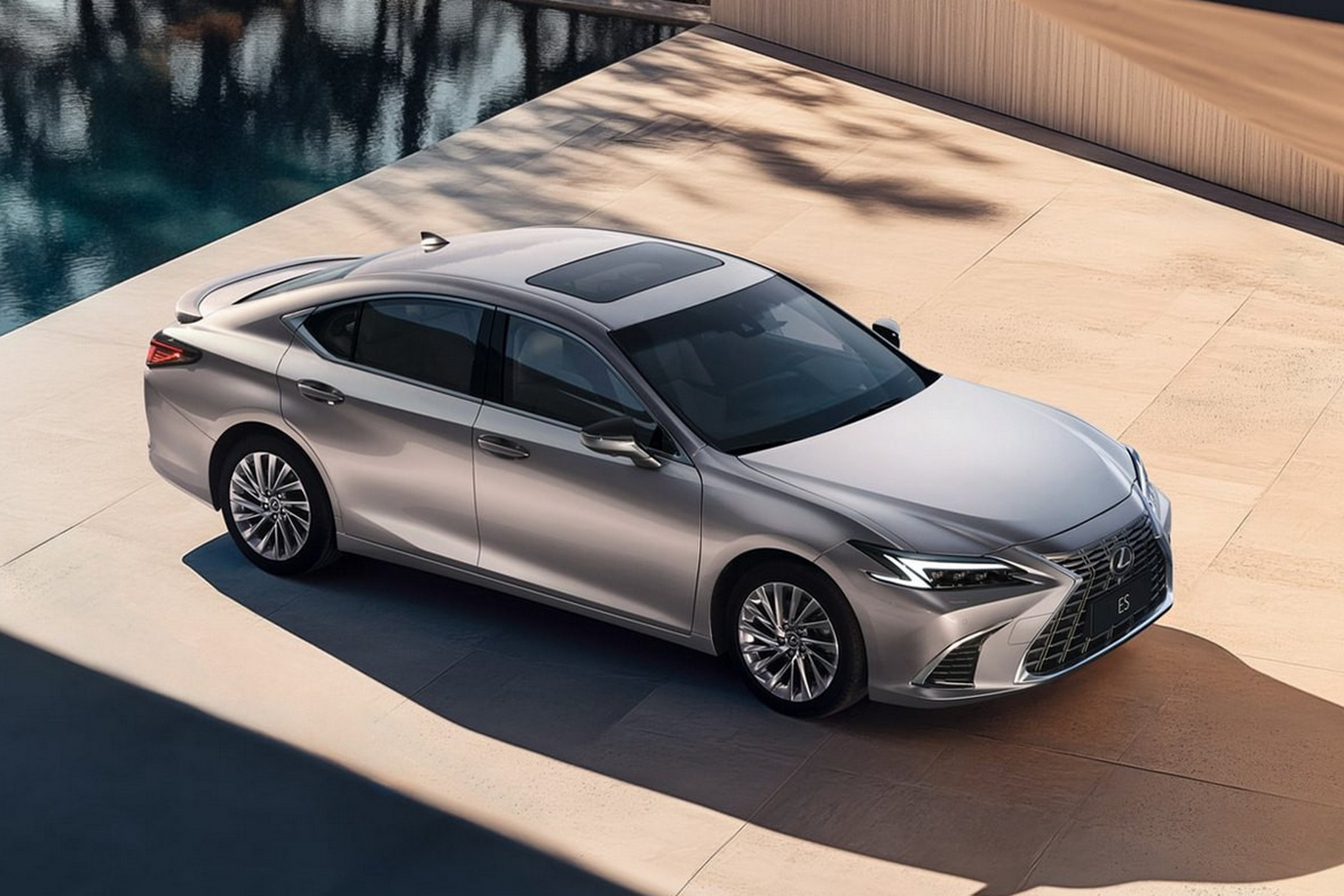 Представлен обновленный бизнес-седан Lexus ES