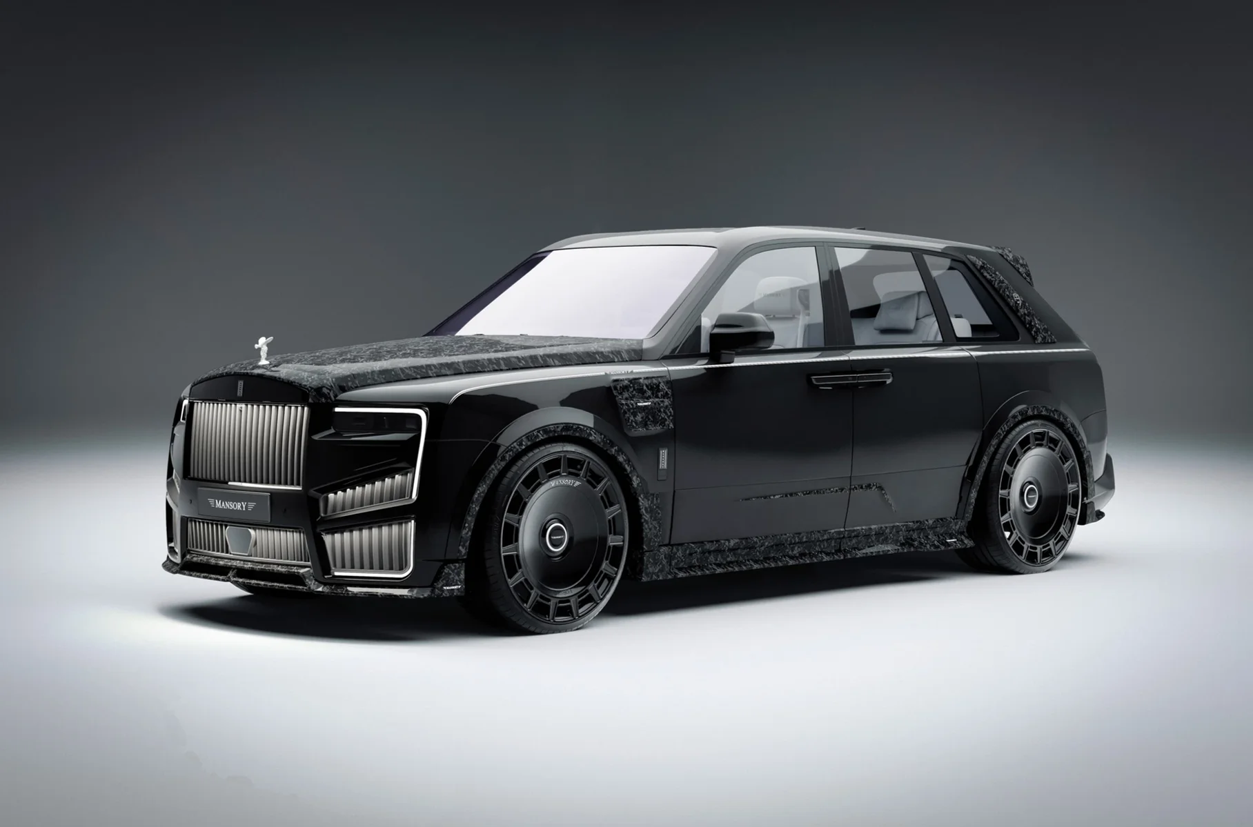 Компания Mansory добавила эпатажа рестайлинговому Rolls-Royce Cullinan